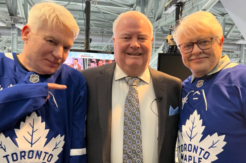 Mike Myers crashes Toronto Maple Leafs broadcast booth