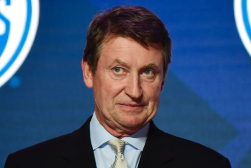 Wayne Gretzky poster defaced at Canadian liquor store