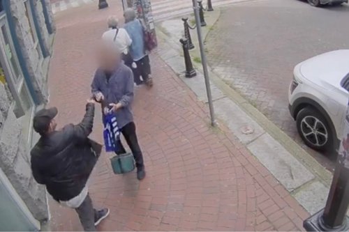 Vancouver Police share shocking video of knife incident in Gastown
