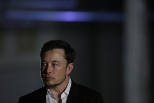 Elon Musk prepares to walk away from the smoking crater that was Twitter
