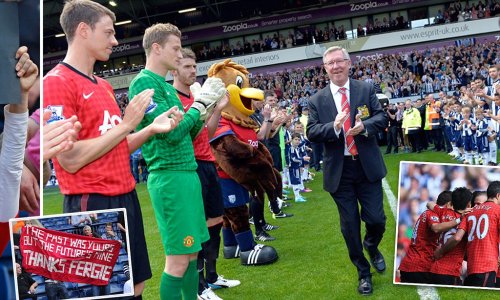 Manchester United manager Sir Alex Ferguson bids farewell at final game in charge