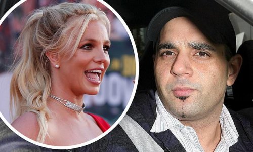 Britney Spears' ex-manager says she has borrowed phones from strangers