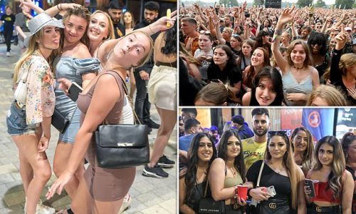 Poll shows just 46% of youngsters are wearing masks after Freedom Day