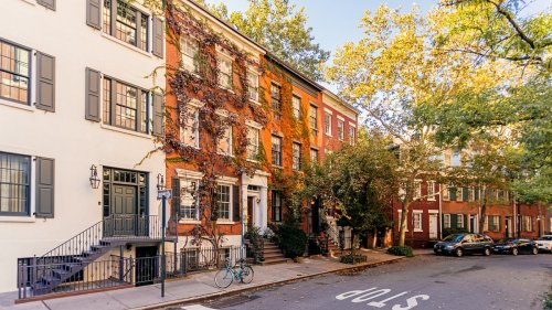 Wealthy New Yorkers are ditching idyllic Manhattan townhouses for doorman-buildings amid fears over...