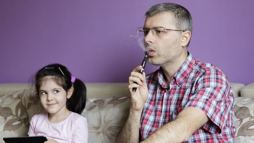 Experts urge parents not to vape near kids - as study finds second-hand vapor causes build-up of...