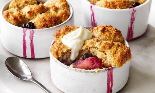 Home cooks go crazy over 15-minute pear and blueberry crumbles