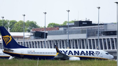 BREAKING NEWS'Ryanair plane' bomb threat: Flights suspended at major Belgian airport and security perimeter set up around aircraft following alert