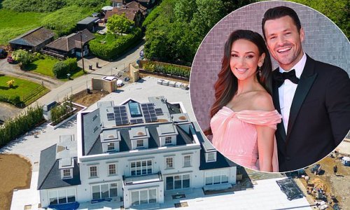Mark Wright and Michelle Keegan put the finishing touches to their huge mansion as driveway nears completion in new snaps