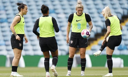 England appoint two senior squad members as 'social media captains' on how to deal with potential abuse they may receive during Women's Euros, as Rachel Daly insists younger stars 'can lean on us for support'
