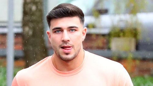Tommy Fury heads out in his £180,000 Mercedes G Wagon for a haircut after his fiancé Molly-Mae Hague...