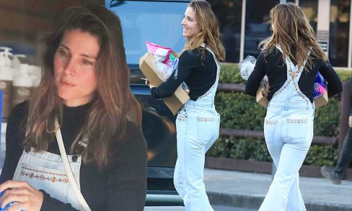 Elsa Pataky wears a pair of boho-style denim overalls in Byron Bay