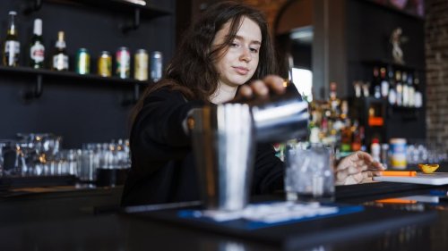 Revealed: The drink that immediately raises alarm bells to bartenders and will have them 'scanning for the nearest security guard'