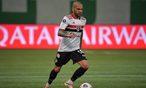 Sao Paulo confirm they have parted company with Alves over pay dispute