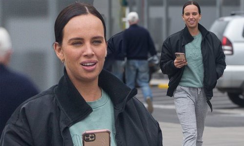 SAS Australia: Bonnie Anderson visits Bunnings in Melbourne