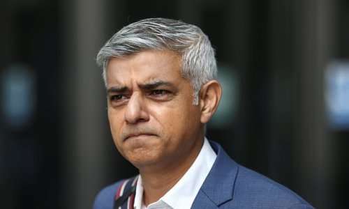 Sadiq Khan calls for masks to be made compulsory on public transport