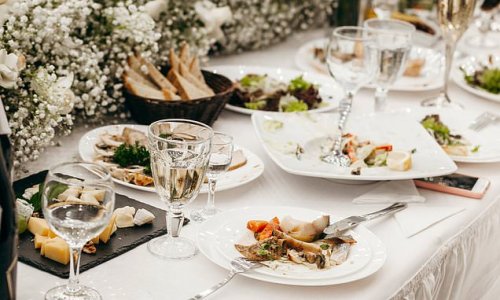 Wedding guest forced to wash dishes after bride and groom blew budget