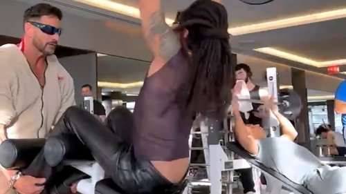 Lenny Kravitz hilariously trolled by fans for working out in leather trousers: 'Never breaks...