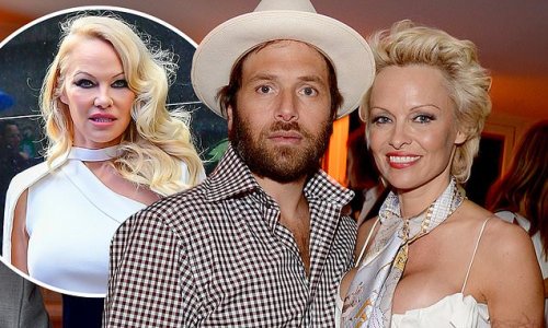 Pamela Anderson says she ended her third marriage to ex Rick Salomon after she found a crack pipe hidden in their Christmas tree