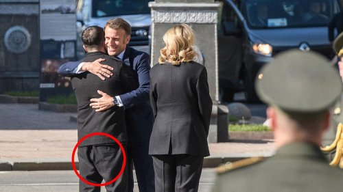 The truth behind photo of Volodymyr Zelensky as people think he 'wore his trousers backwards'