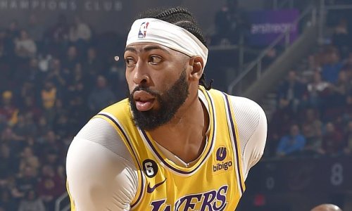 Anthony Davis exits the Lakers' game against the Cleveland Cavaliers in the first quarter 'with flu-like symptoms' and will not return