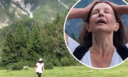 Ashley Judd is walking again nearly six months after breaking her leg