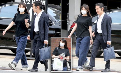 Japanese Princess Mako Komuro dons a face mask as she strolls hand-in ...