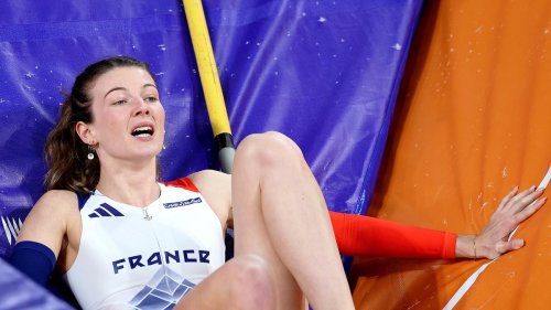 French pole vaulter Margot Chevrier suffers horror leg break at World Athletics Indoor Championship...