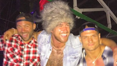 Travis Kelce admits he lived like a degenerate at Cincinnati after former college roommates gave...