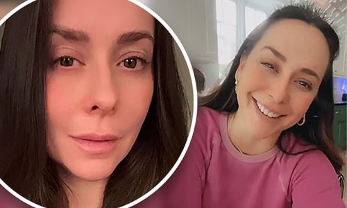 Jennifer Love Hewitt Shares A Makeup Free Selfie On Her 44th Birthday As She Admits To 0909