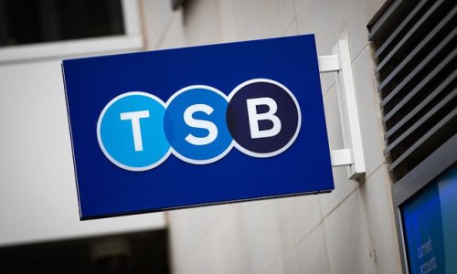 New current account perks: TSB serves up £200 switching offer while digital bank Kroo ups in-credit interest rate to competitive 3.03%