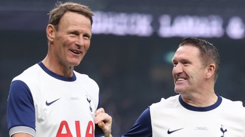 Tottenham fans hail club legends after 6-2 win over AC Milan Glorie in charity game... and want them to replace the current players in Ange Postecoglou's side!
