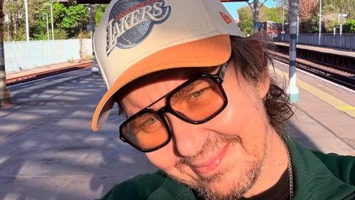 Popular sitcom star is unrecognisable behind tinted shades and baseball cap in new selfie 10 years after fan-favourite comedy show ended - can you guess who he is?