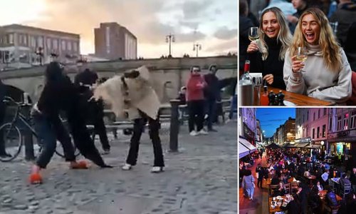 Ugly melee breaks out between two women drinkers in York