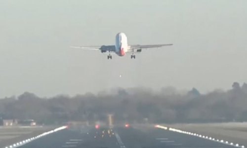 Moment strip of 'speed tape' used to fix damaged aircraft falls off ...