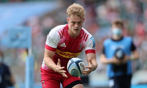 England could miss out on Harlequins starlet Louis Lynagh