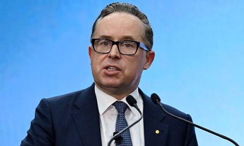 Furious travel agents turn on Qantas and CEO Alan Joyce as devastating new move threatens to drive them out of business: 'They may as well start packing up their desk now'