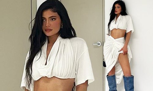Kylie Jenner exudes body confidence as she flashes taut abs in sizzling new  post... after revealing she's 'embracing' her postpartum frame and 'saggy  t*ts' | Flipboard
