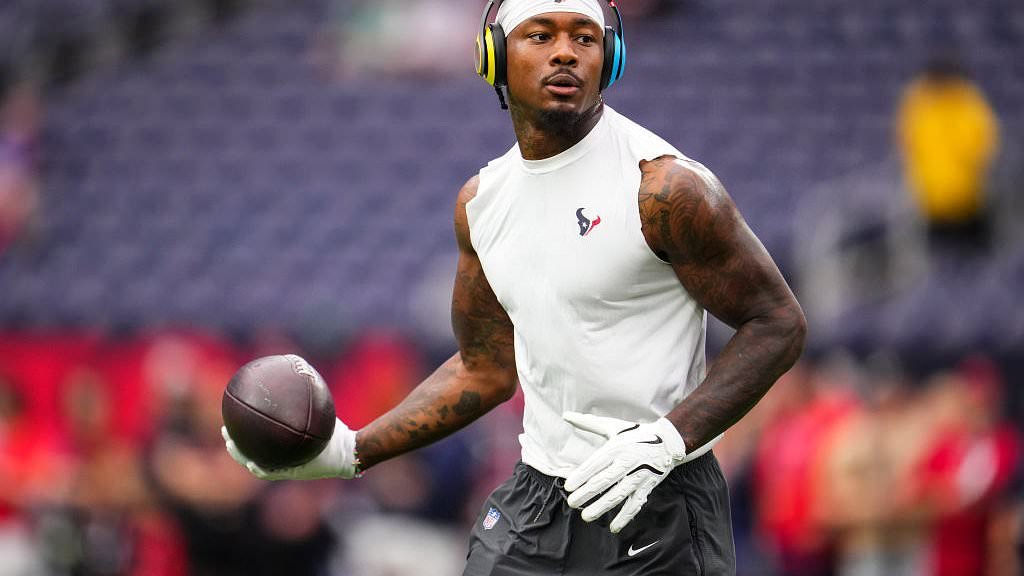 BREAKING NEWSStefon Diggs agrees $69million move to the New England Patriots