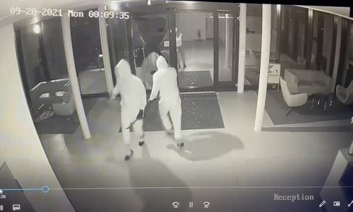 Shocking moment masked gang make off with £500,000 worth of jewellery