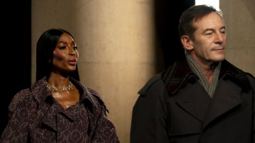 The White Lotus star Jason Isaacs reveals he had to give supermodel Naomi Campbell a 'pep talk' to calm her down before Burberry's London Fashion Week show