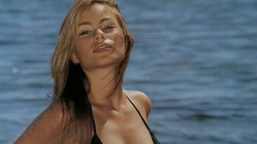 Sofia Vergara shares sizzling bikini throwback from early modeling days while recovering from knee...