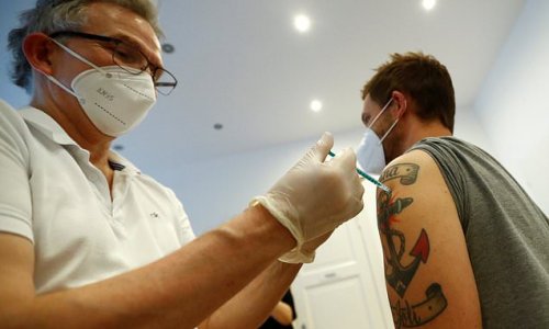 Supermarkets can REFUSE service to unvaccinated customers in Frankfurt