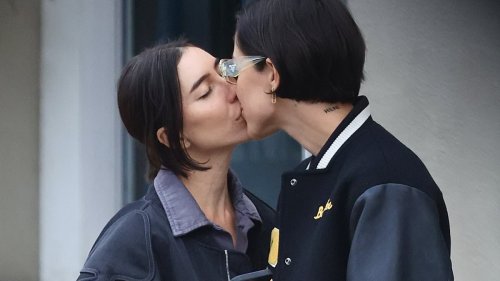The Veronicas star Jessica Origliasso and her fiancée Alex Smith look loved up as they pack on the PDA in Sydney