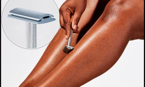 Say goodbye to razor burn and ingrown hairs forever! This sensitive skin razor made from skin-loving stainless steel features a single sharp blade for the closest shave of your life