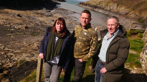 EXCLUSIVE'We could go under': Locals blast plans for 'industrial' seaweed farm the size of 180 football pitches off 'iconic' Cornwall coast loved by Love Actually star