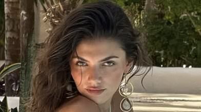 Samie Elishi flaunts her incredible figure in a skimpy bikini as she poses for a racy slew of snaps by the pool in Mexico