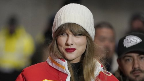 49ers WAG Kristin Juszczyk reveals she suffered with imposter syndrome after Taylor Swift helped her...