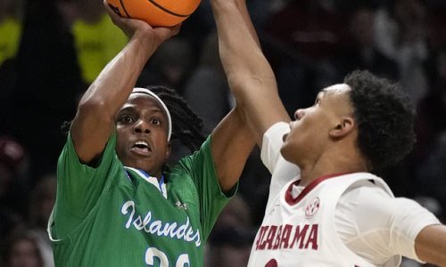 Gamblers Lash Out At Texas A M Corpus Christi Guard For Beating The 