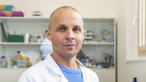 EXCLUSIVEMeet the medical school dropout who could end 70% of cancer deaths after groundbreaking discovery