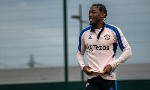Manchester United 'halve asking price for Swedish winger Anthony Elanga'